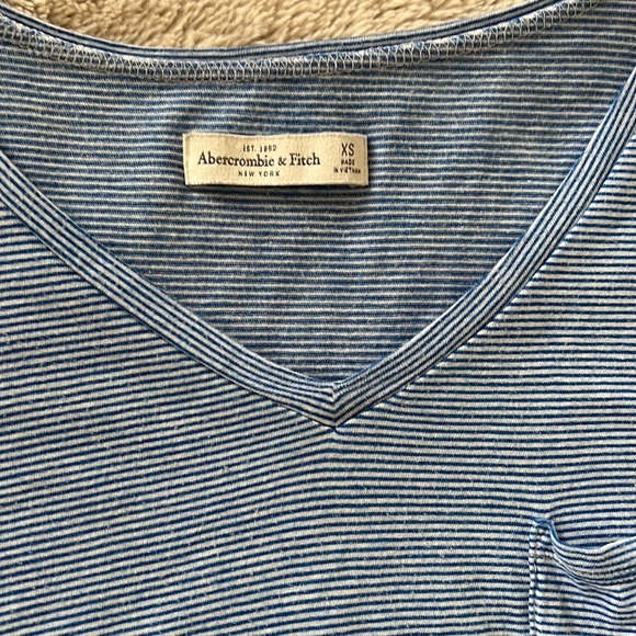 Abercrombie V-neck - Picture 2 of 5